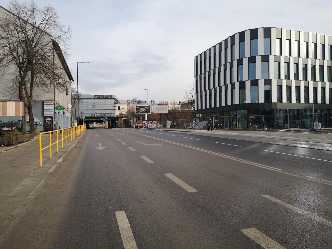 Wraca ruch pojazdów na ul. Piwną. Uwaga zmiany w organizacji ruchu w tym rejonie!