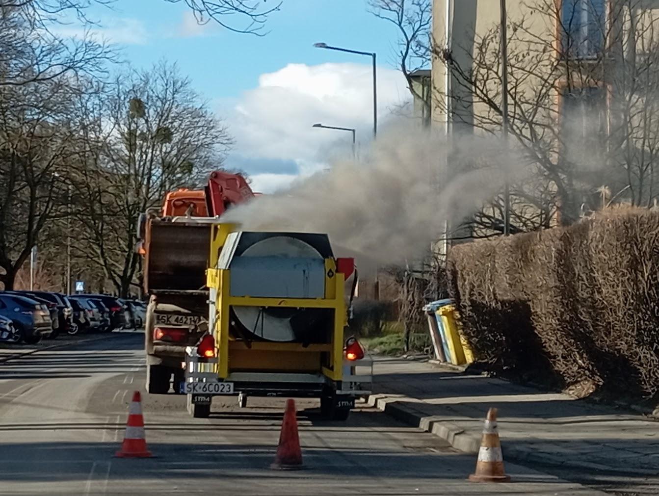 Drogowcy wykorzystują sprzyjające warunki pogodowe