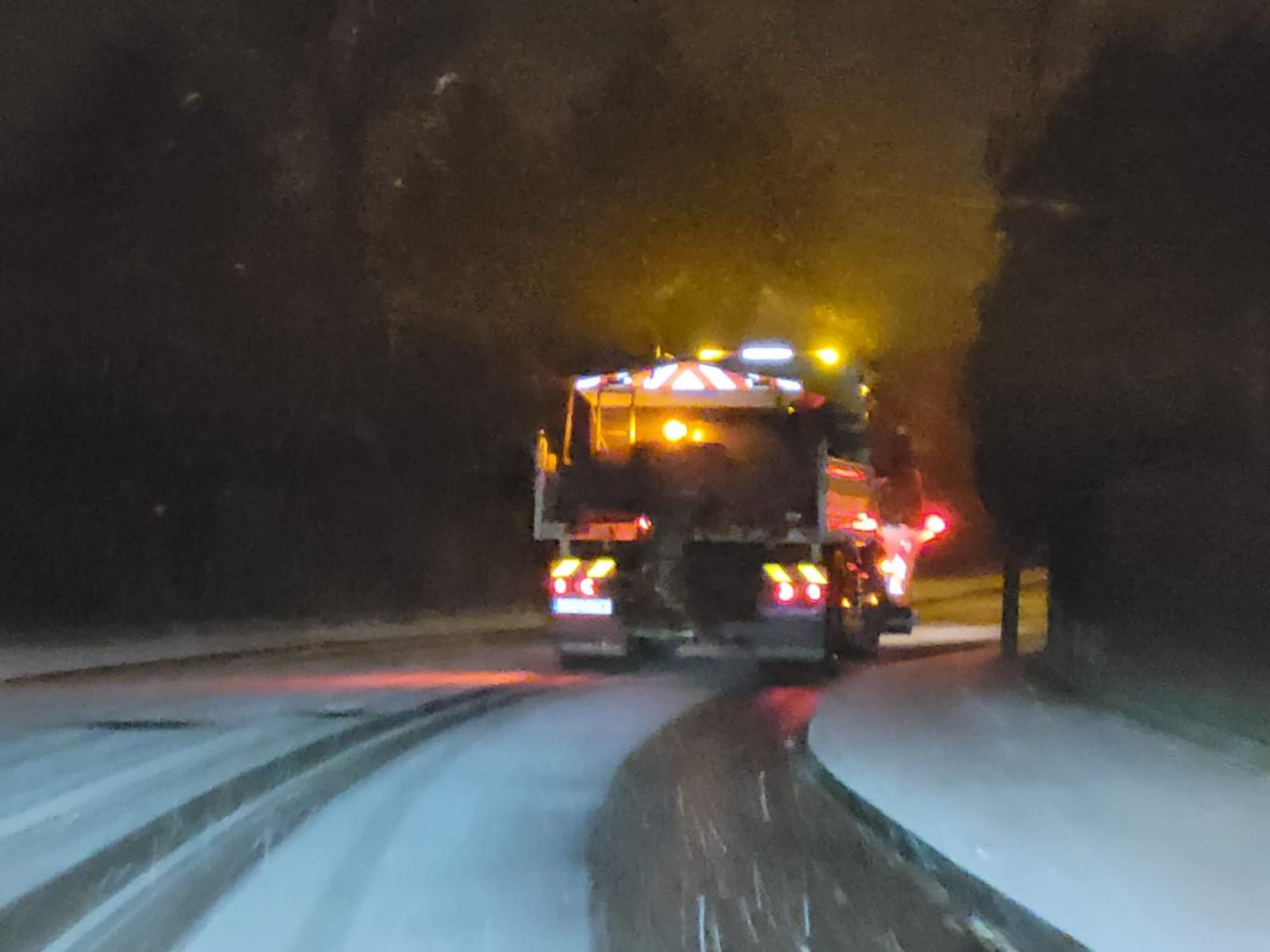Sylwestrowa noc pod znakiem zimy. Służby drogowe w gotowości