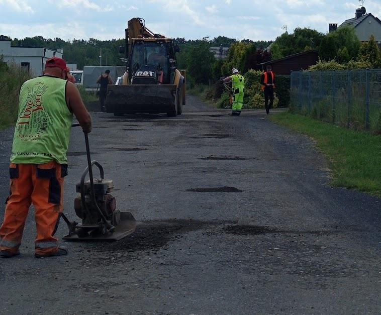 Na bieżąco naprawiają jezdnie i chodniki
