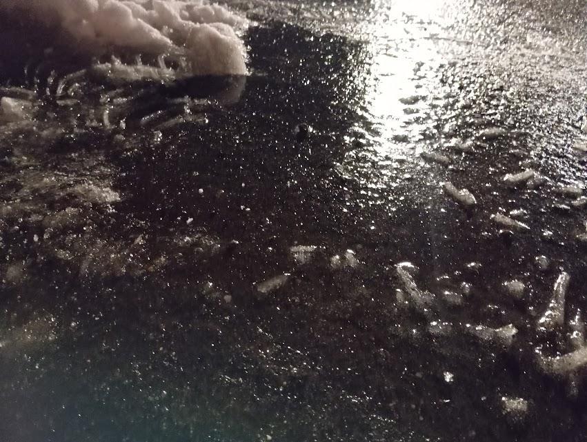 Trudniejsze warunki na drogach – zachowaj ostrożność - my już zapobiegamy śliskości.