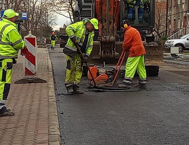 Drogowe prace serwisowe w toku.