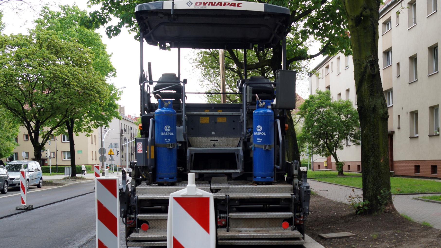 Bieżące naprawy jezdni i chodników.