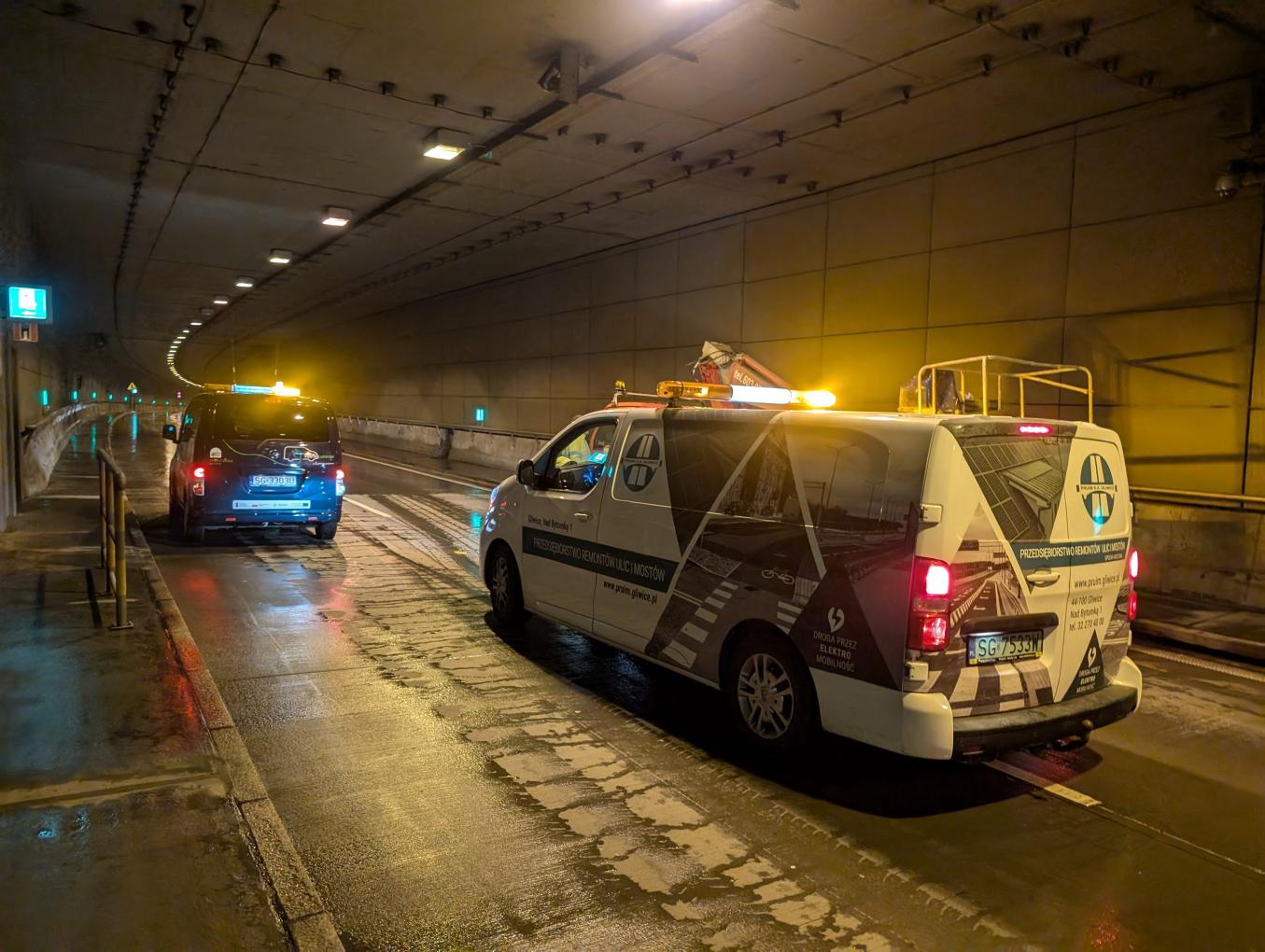 Nocne prace w tunelu DTŚ.