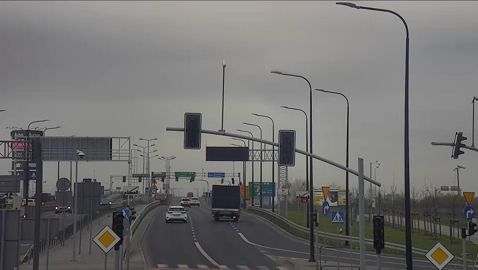 Prace serwisowe sygnalizacji na skrzyżowaniu Rybnickiej i Mazowieckiego.