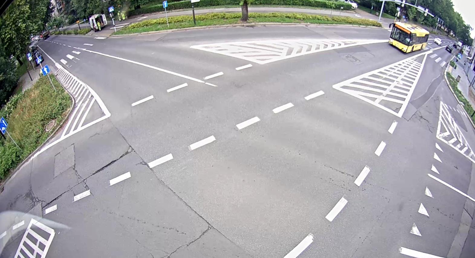 Wyłączona sygnalizacja na skrzyżowaniu ulic Rybnickiej, Nowy Świat i Jana Pawła II.